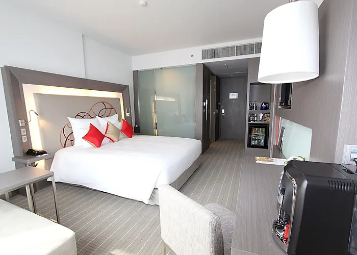 Four Points By Sheraton Ploenchit Sukhumvit ホテル 4*